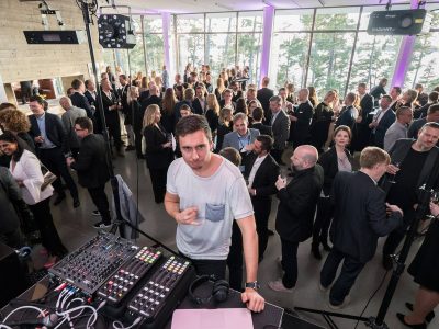 DJ i foajén på Gyllene Hjulet 2017