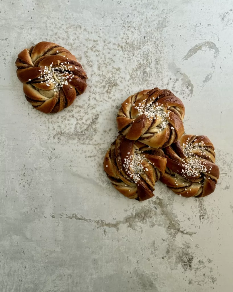 Bullar på en plåt.